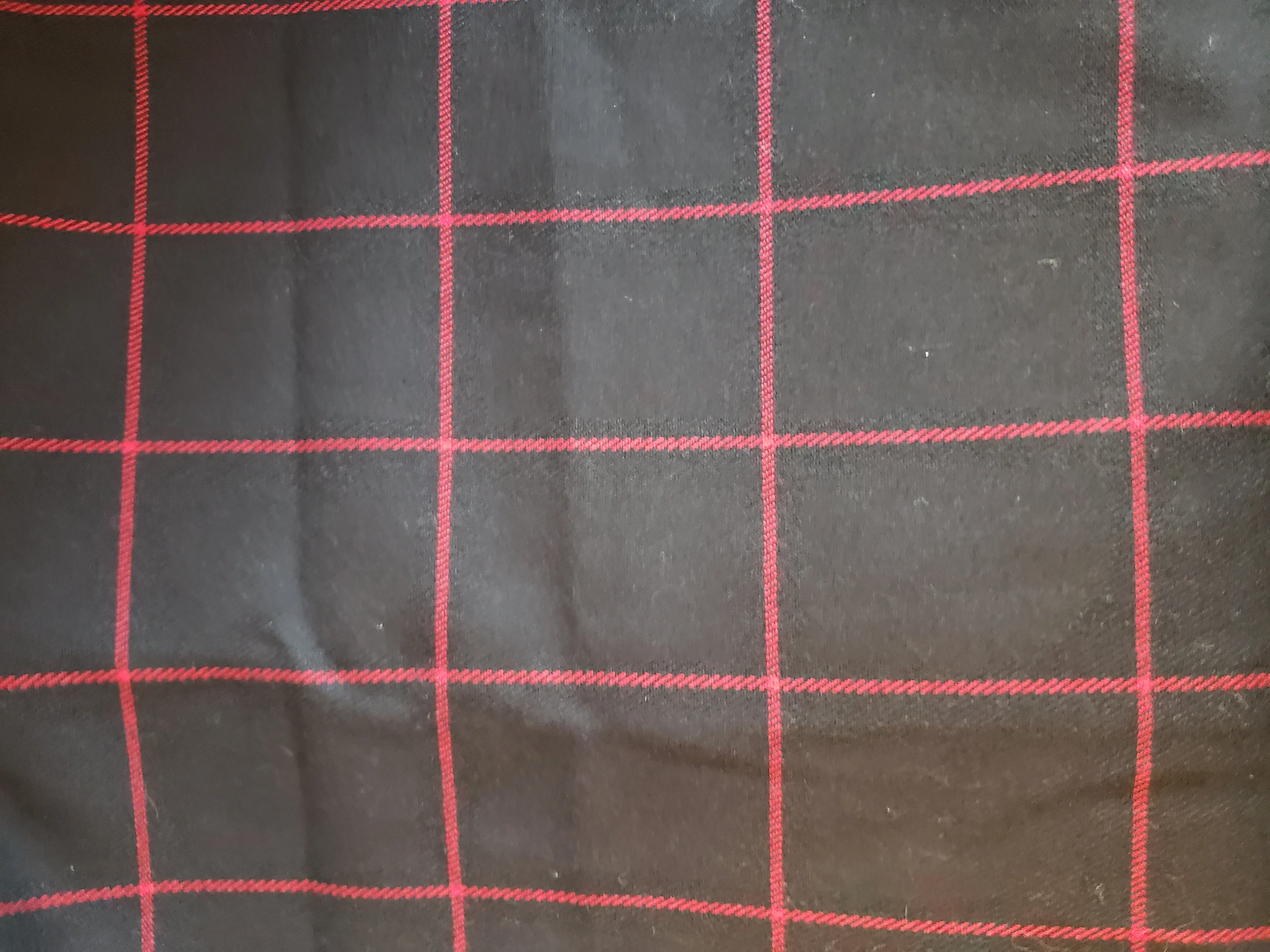 Medium-weight Infinity Scarf in Black & Red